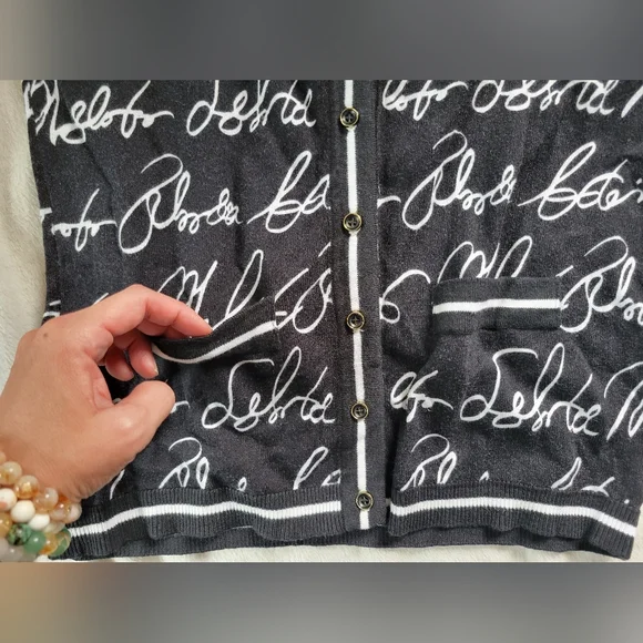 7th Avenue | Cute Black/White Script 3/4 Sleeve Knit Cardigan (SIZE M) - Picture 9 of 13